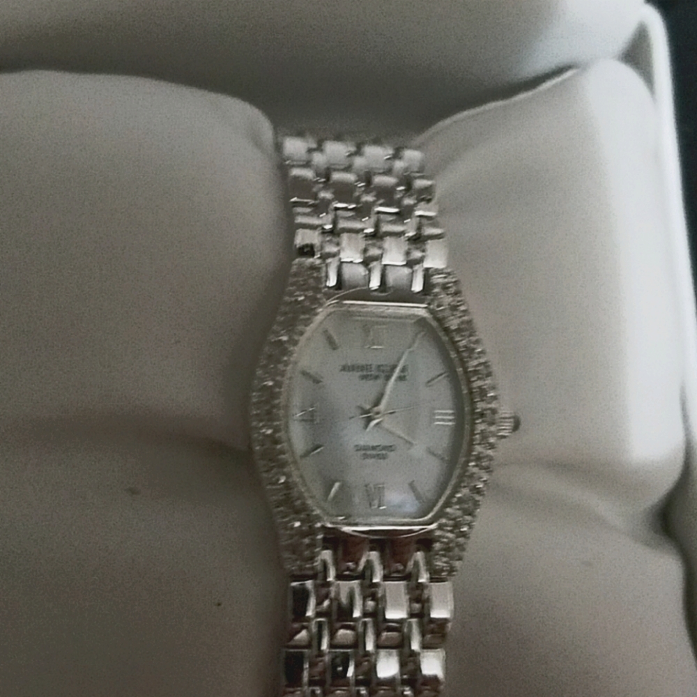 WATCH - Picture 2 of 4